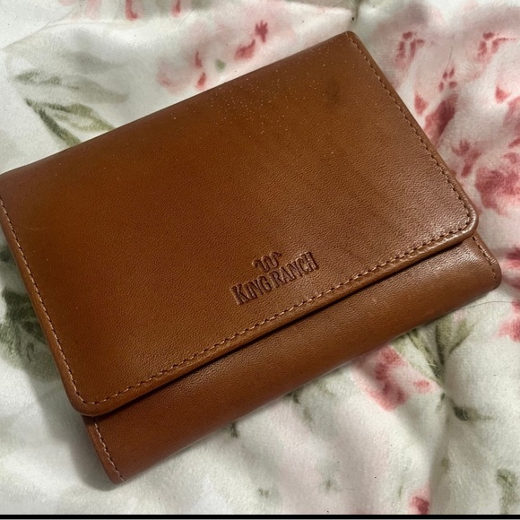 New! King Ranch Saddleshop Ladies’ Leather Tri-Fold Clutch Wallet - Picture 1 of 4